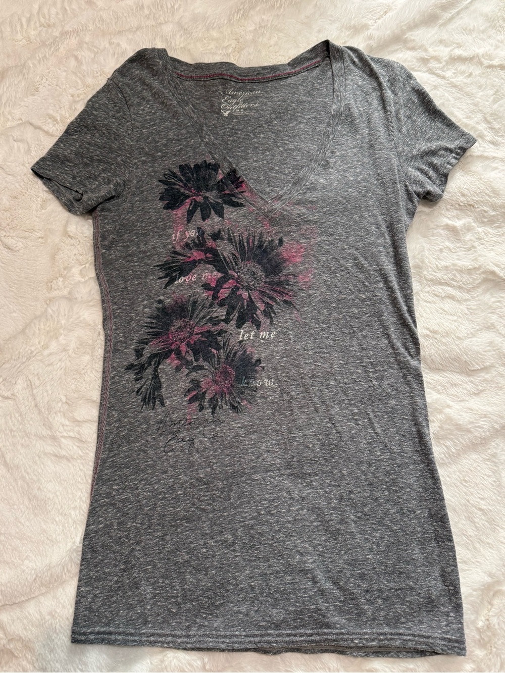 American Eagle Women’s Heather Gray Floral V-Neck Tee